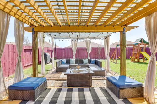 Chic and Relaxing Katy Escape with Community Pool!