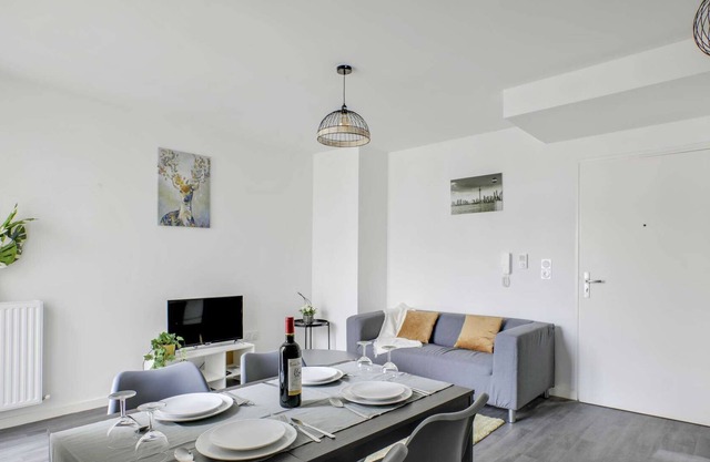 Chic apart with parking and balcony