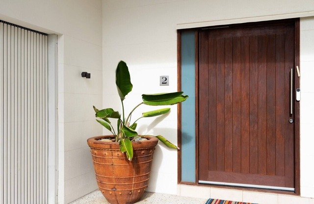 Chic Beachside Abode, Sunrise Beach