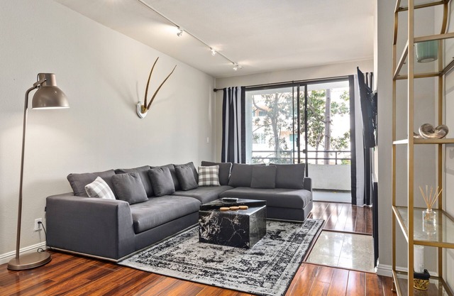 Chic & Cozy 1BR Escape in Brentwood