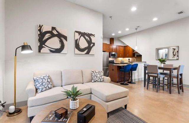 Chic & Homey 3-BR Close to Downtown/Heart of 704!