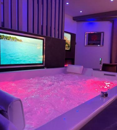Chic & Jacuzzi
