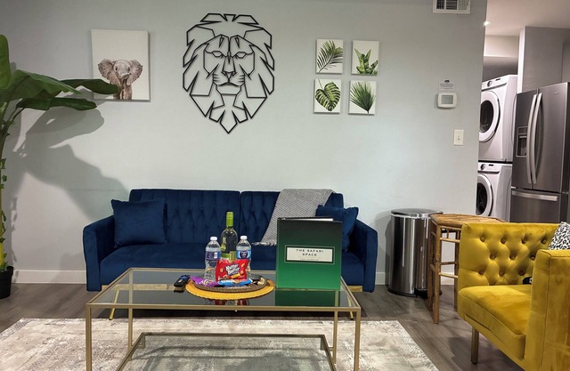 Chic King BD Safari Space Near Downtown + Nightlife