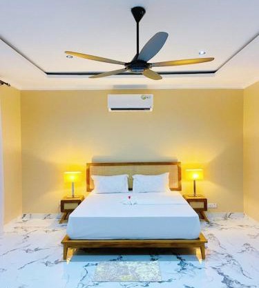 Chic & Modern Studio Oasis