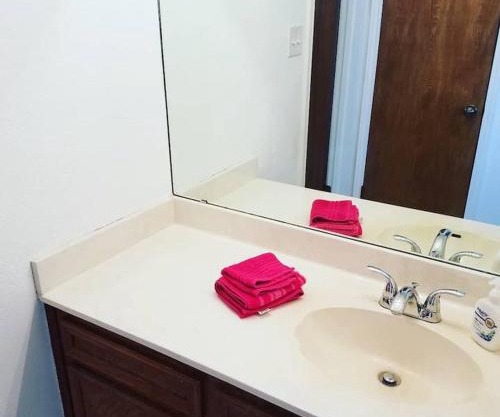 CHIC Private Suite Near Austin