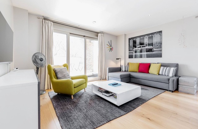Chic, Quiet & Secure 2BR, 2BR flat by the London Eye & Waterloo