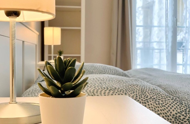 Chic & Spacious Getaway in Nice - 10 min to Beach