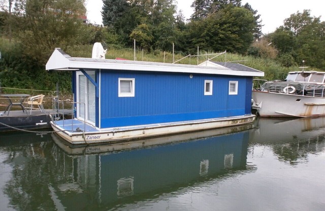 Chic sports boat for relaxing