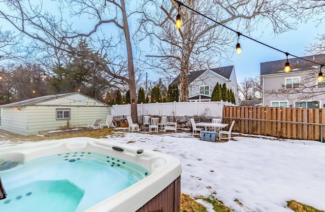 Chic Stay With Jacuzzi, Firepit, Board Games in Central Ballston/DC area
