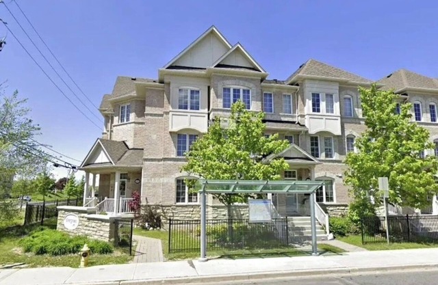 Chic townhome with AC and WiFi in vibrant Toronto