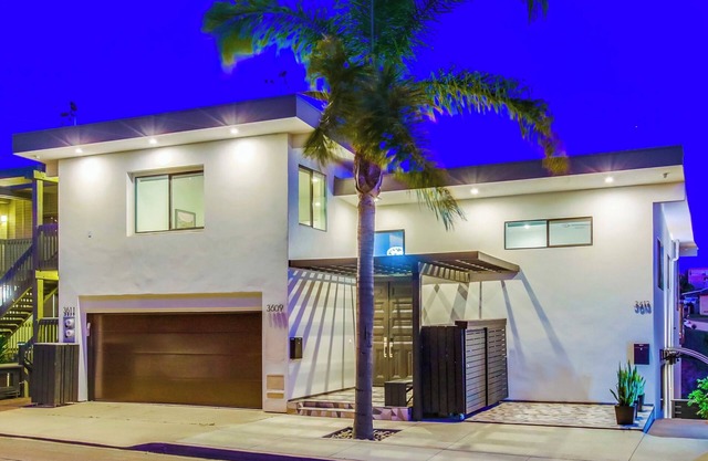 Chic & Vibrant with Harbor View & Two Kings ~ Near It All