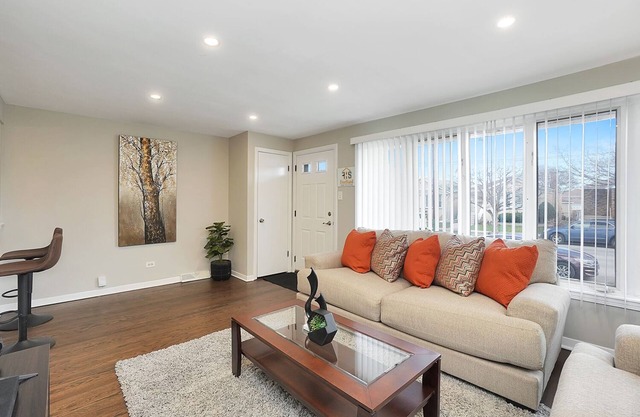 Chicago Rental - Narragansett