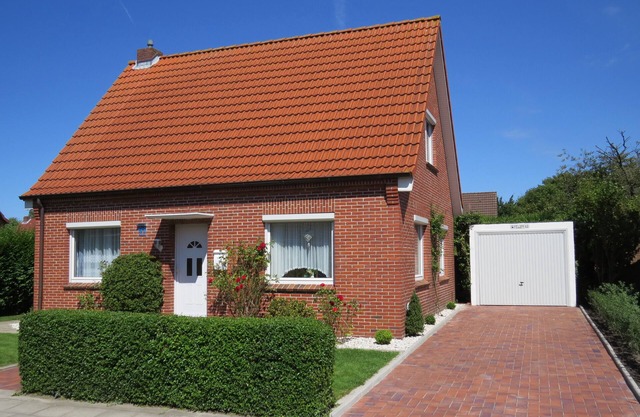 Child friendly Detached house w. Garage, bicycles, WLAN, beach chair in the garden