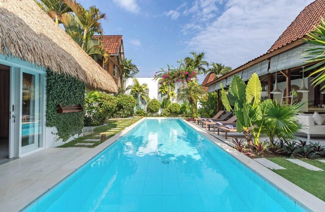 Chill in the Rustic Tropical Getaway 8BR Seminyak