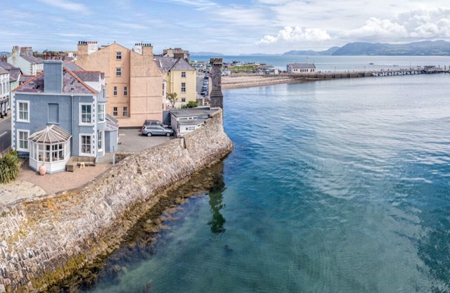 Chimney Corner is superb for large gatherings of family or friends