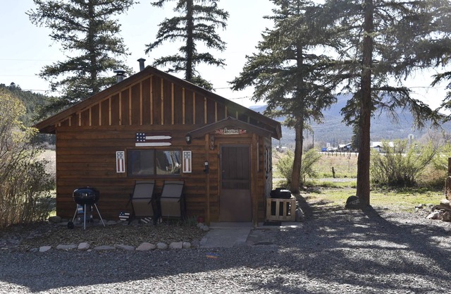 Chinook Cabins & RV Park