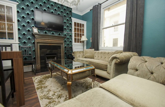 Chocolate Box Central by Brighton Holiday Lets
