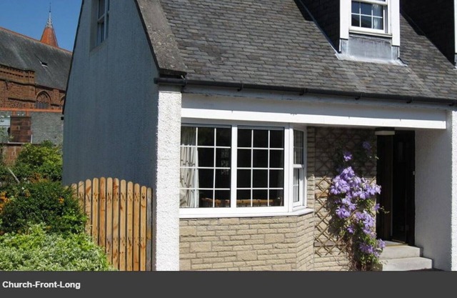 Church Cottage near to sandy beaches, town, garden, private parking and garden