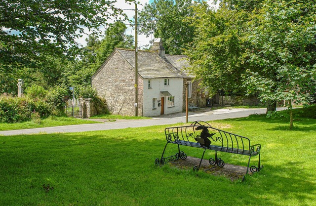CHURCHGATE COTTAGE, pet friendly in Blisland