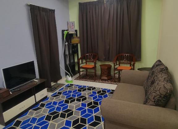 Cikgu Azue Homestay with lift 1floor security gate
