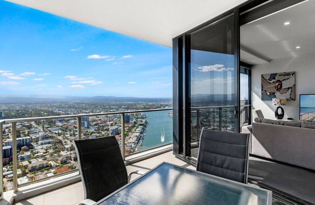Circle On Cavill High Floor 1 Bedroom Apartment - CoastHM