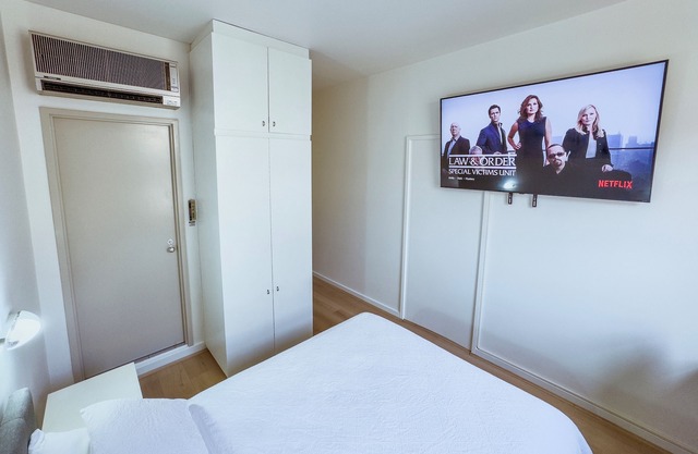 City Studio | Netflix Premium 4K | 65" LG QLED TV | Queen Memory Foam Bed