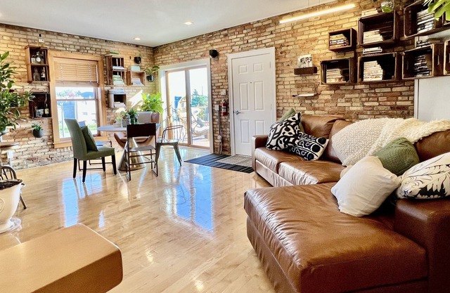 City Treehouse Loft & Balcony - Old Town Lansing