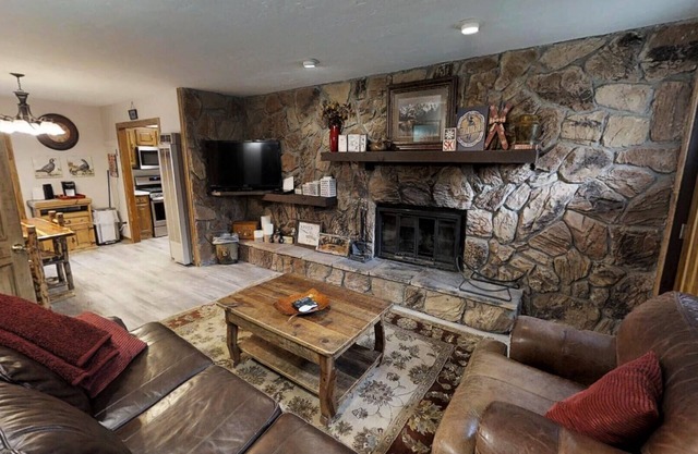 CJ A-Frame 3 - In Town - Ski In/Ski Out - Free WiFi - Cable - Hot Tub - Washer/D