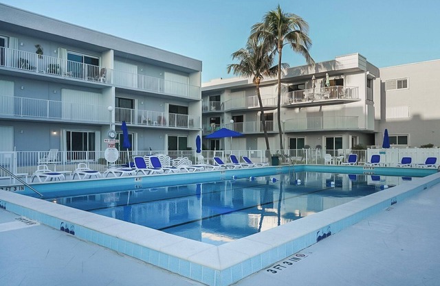 Clara`s Ocean Gem Condo 2bed 2bath third floor wit