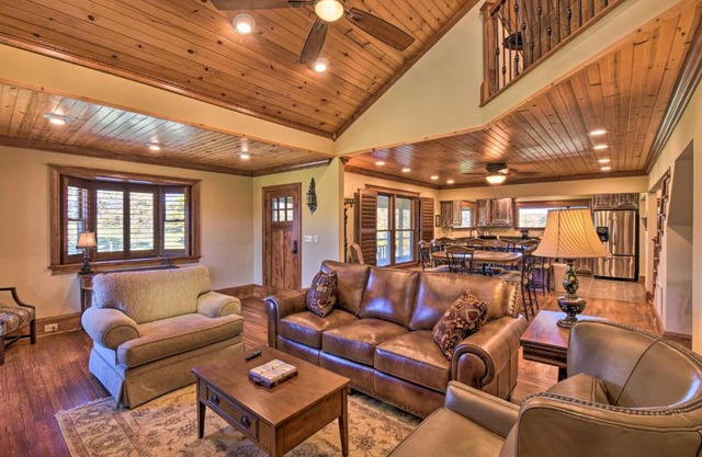 Clarkesville Ranch Cabin with Screened-In Porch!