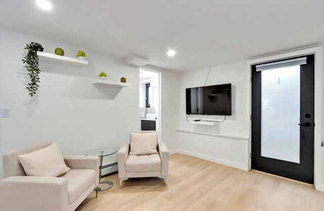 Classic King Size Guest Suite
