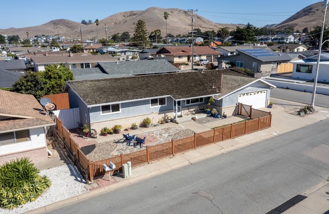 Classic Morro Bay Beach Cottage, Close to Ocean