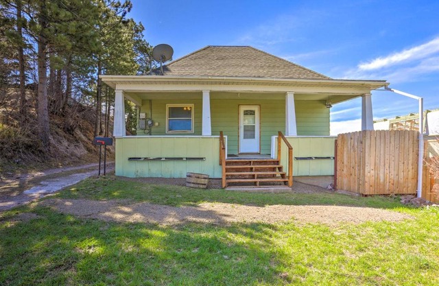 Classic Mountain Home, Half Mi to Main Street