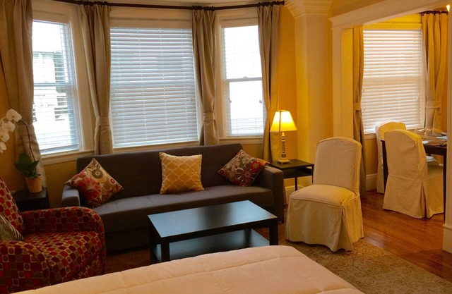 Classic Nob Hill 1920's Boutique Apt. With Charming Updates