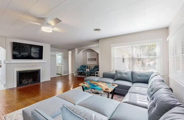 Classic Quaint Beach Cottage