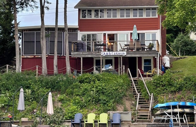 Classic Rustic Large Family Lake House - Lots of Space for all on Otisco Lake