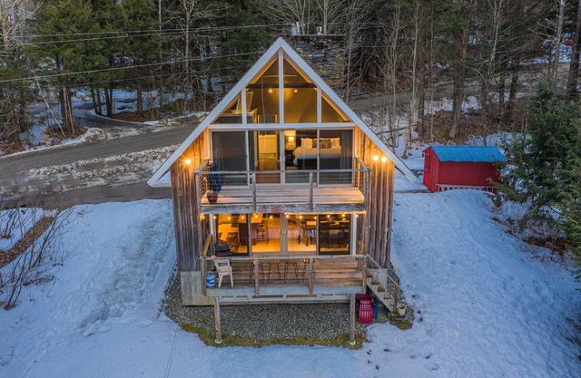 Classic Stowe Ski 3 Bedroom Chalet by RedAwning