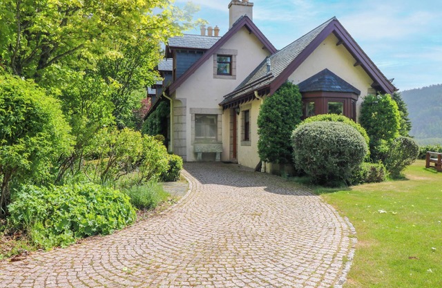 CLAYBOKIE, family friendly, with open fire in Braemar