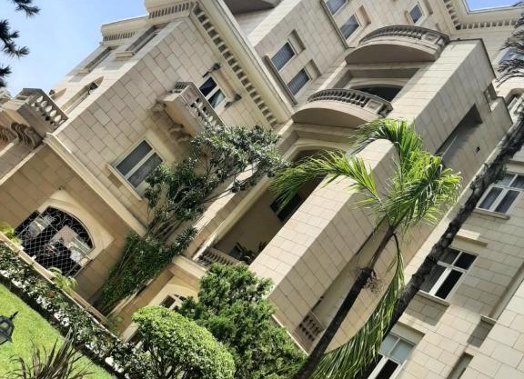 Clayhall Luxury Apartment