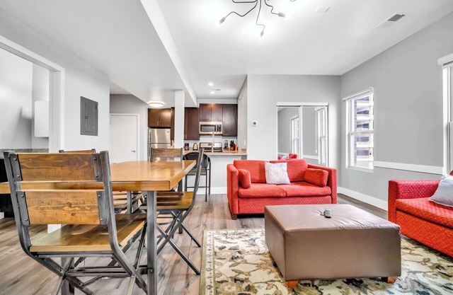 Cle Suites 2BR/1BA | 5 min Walk to Cle Clinic #9