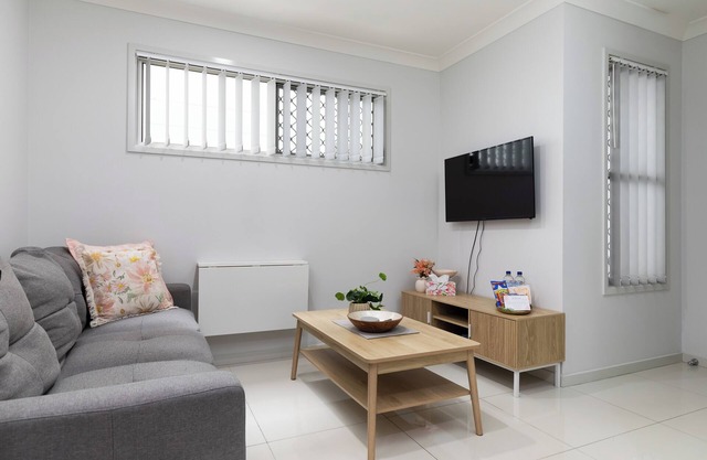 Clean 1 Bdr Apt w/AC & Kitchen | Parking | 339F1