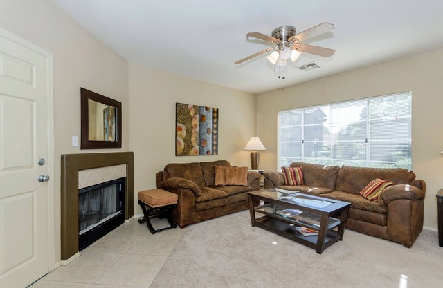 Clean, 2 Bedroom Condo In Scottsdale, Arizona