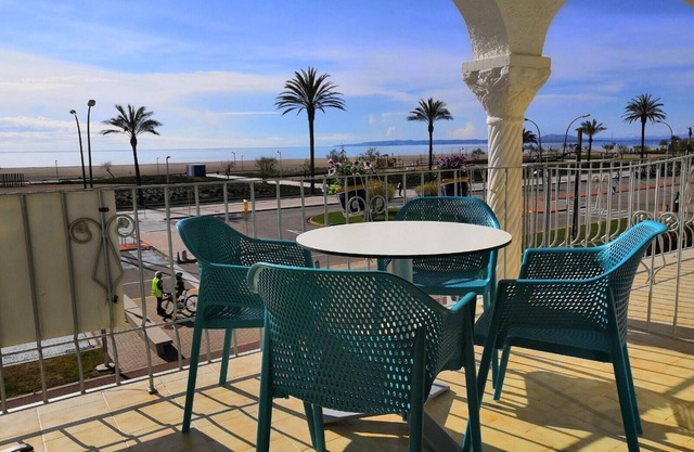 Clean and well maintained apartment on beach of Empúriabrava, family atmosphere