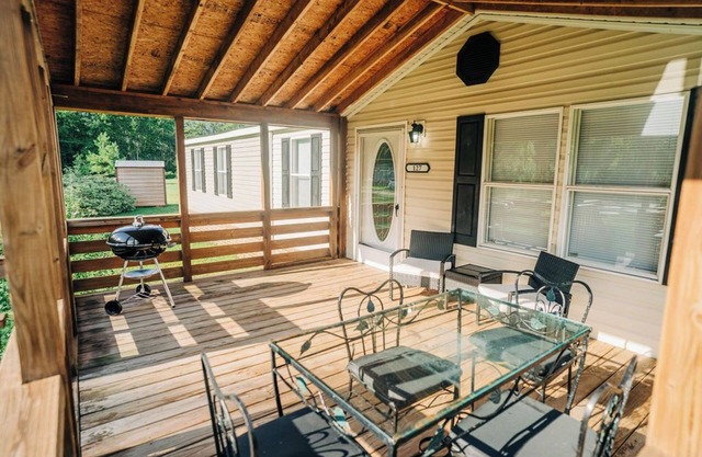 Clean, charming, and spacious 3-bedroom house in Walterboro with WiFi and AC