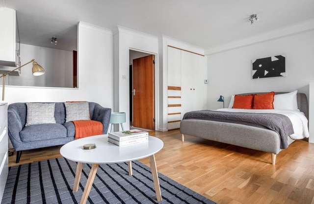 Clean City of London Studio w/Concierge, nr Tower Bridge, by Blueground