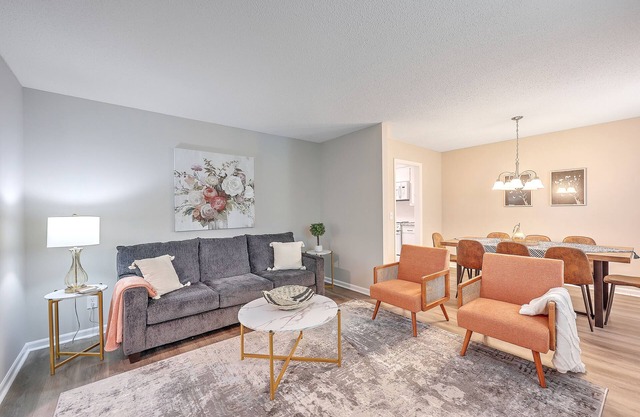 CLEAN, COMFORTABLE, AND SPACIOUS NEAR CHARLESTON!