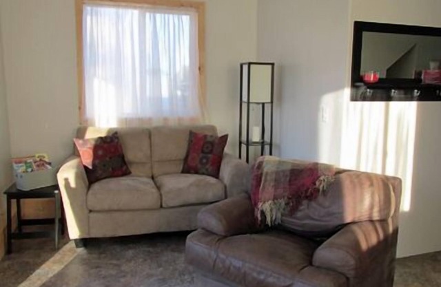 Clean, Comfortable, Economical With Lake Views