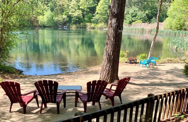 Clear Pond Inn- Suite, Pet friendly Pond front studio apartment sleeps 4 guests.