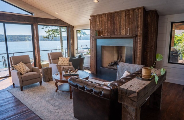 Cliff House on Sequim Bay- Dock, Kayaks, Olympic National Park