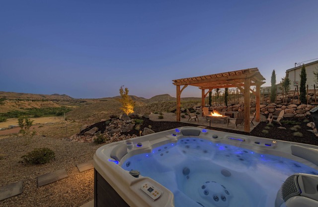 Cliffside Modern Villa ~ Hot Tub/Stunning Views